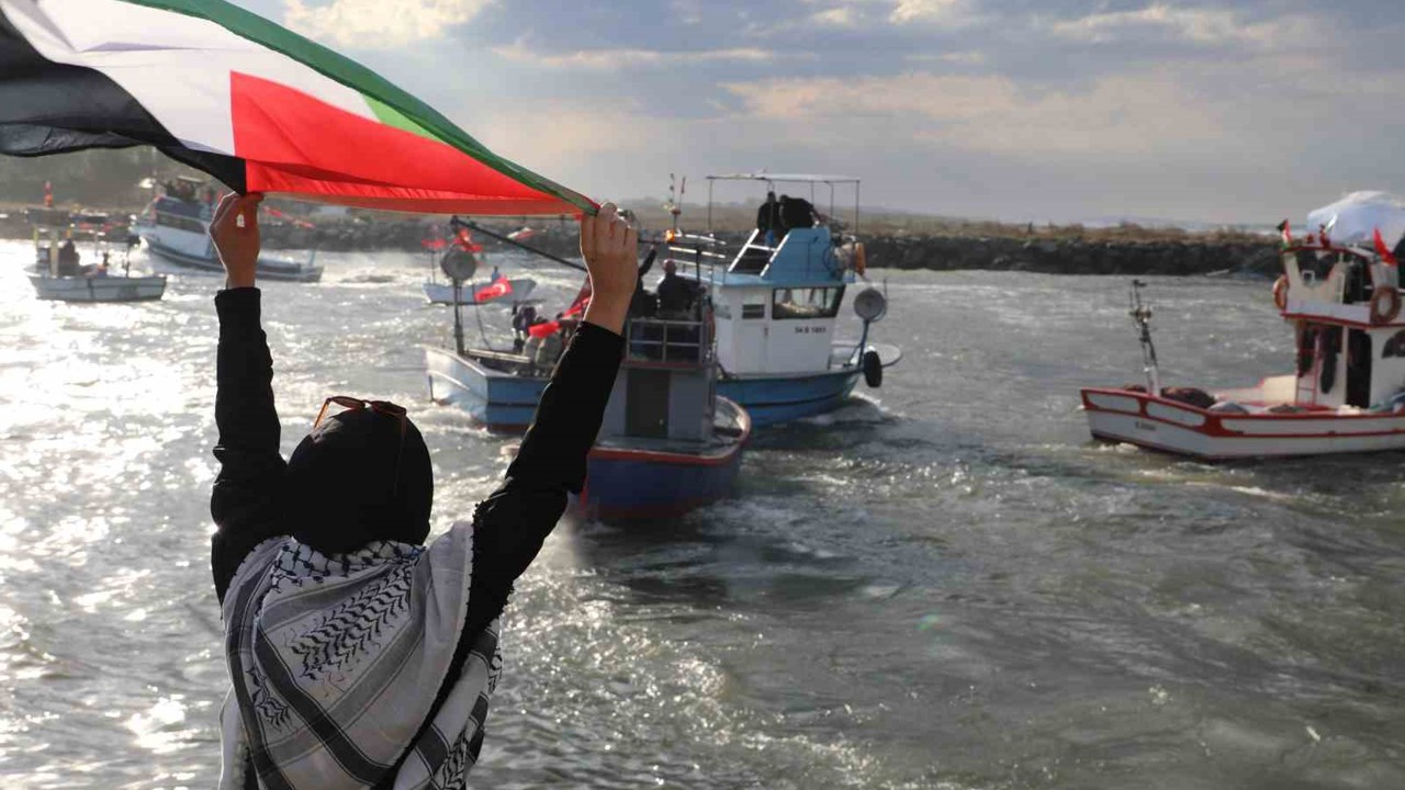 Sumud Filosu’na teknelerle destek verip zulme ‘Dur’ dediler
