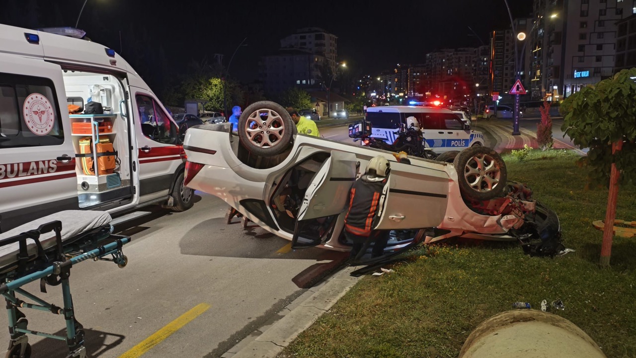 Şentepe Mezarlık Kavşağı’nda Trafik Kazası: 2 Yaralı