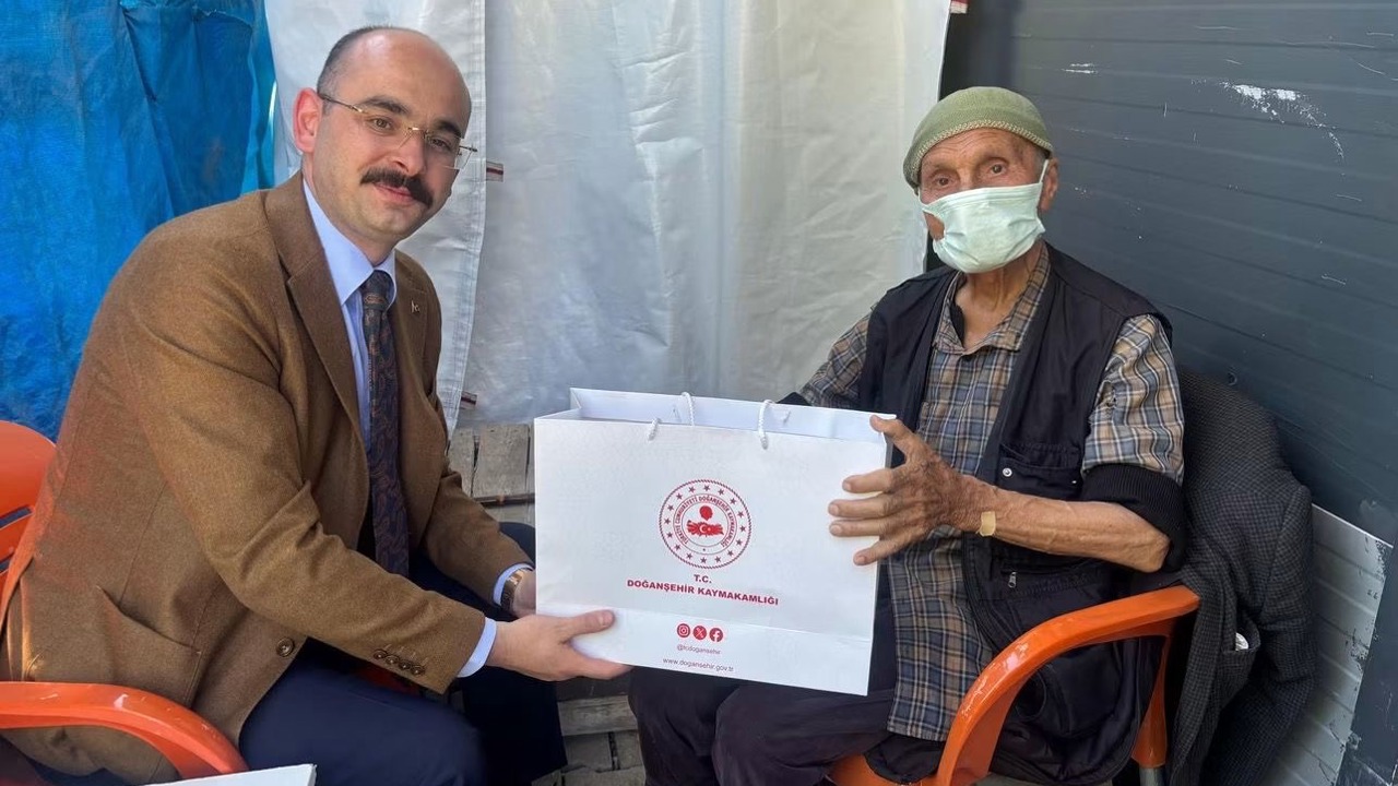 Kaymakam Sungur’dan Babalar Günü’nde Anlamlı Ziyaret
