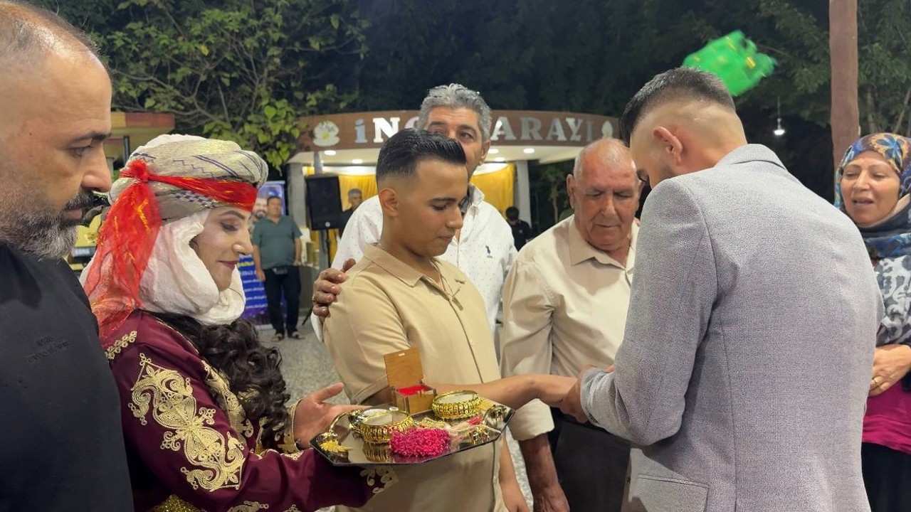 Şanlıurfa’da aşk mesafe tanımadı, ayrı ülkelerde aynı anda nişan yapıldı
