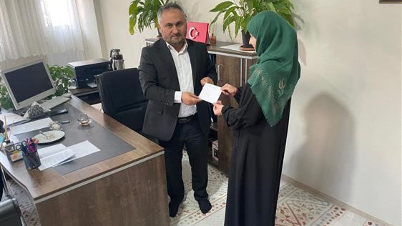 Hafızlık öğrencisinden örnek davranış
