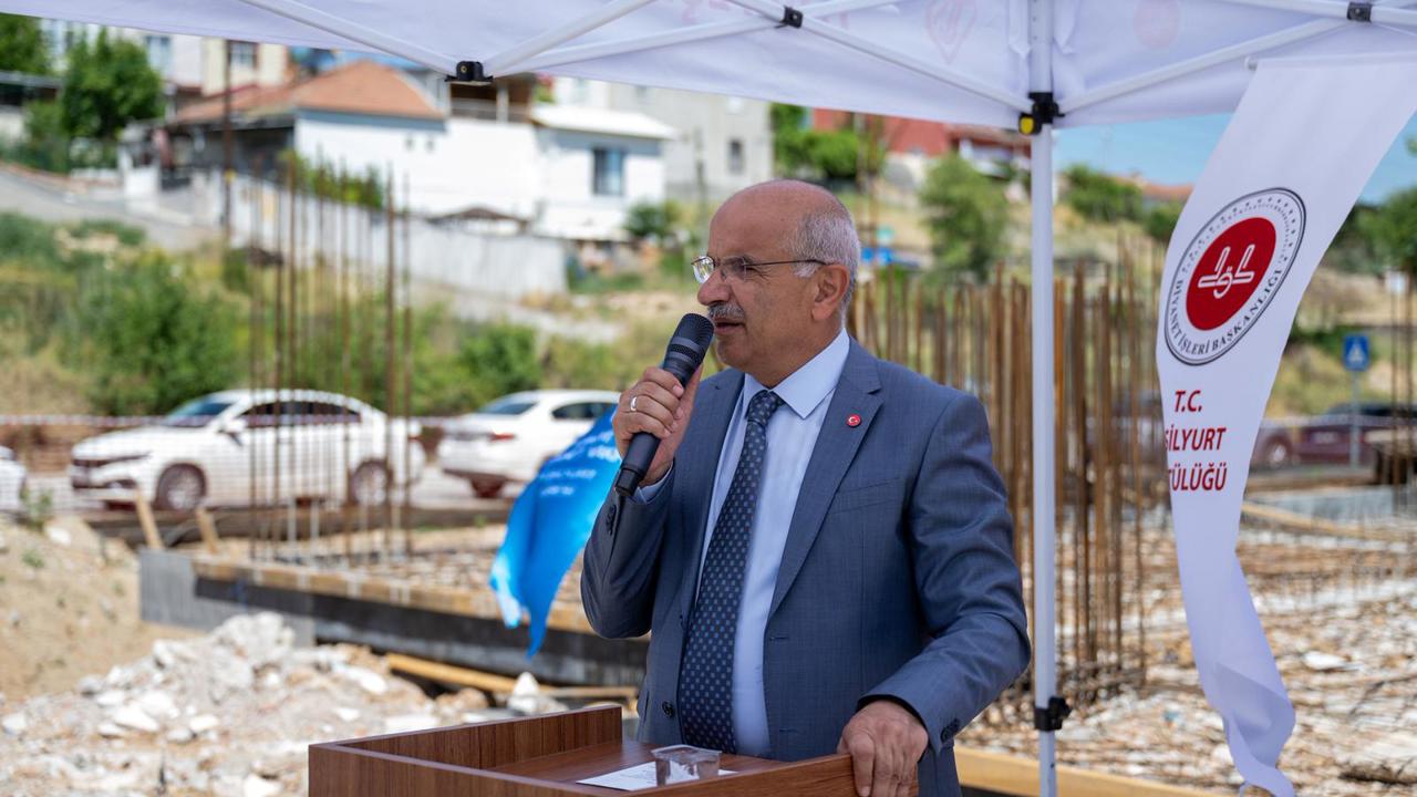 Başkan Er, Cami Temel Atma Töreninde Eksik Gördü Talimat Verdi