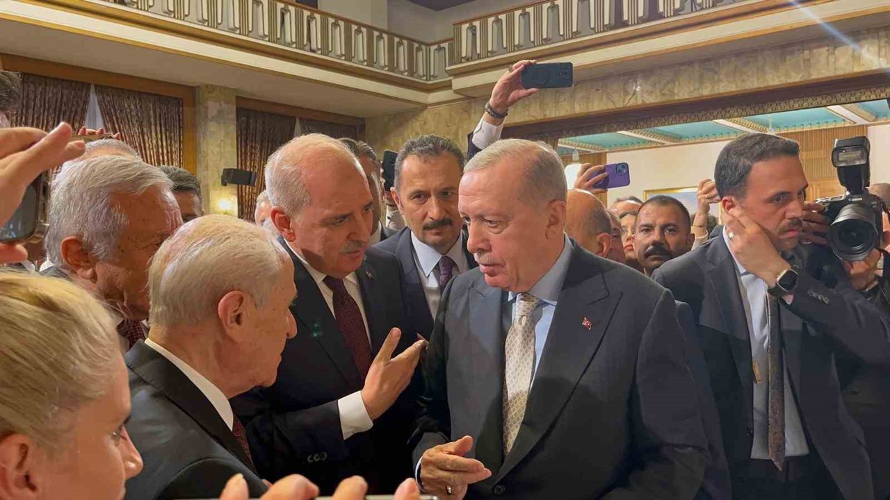 Cumhurbaşkanı Recep Tayyip Erdoğan, TBMM Başkanı Numan Kurtulmuş, MHP Lideri Devlet Bahçeli, BBP Genel Başkanı Mustafa Destici ve HÜDA-PAR Genel Başkanı Zekeriya Yapıcıoğlu ile bir araya geldi.
