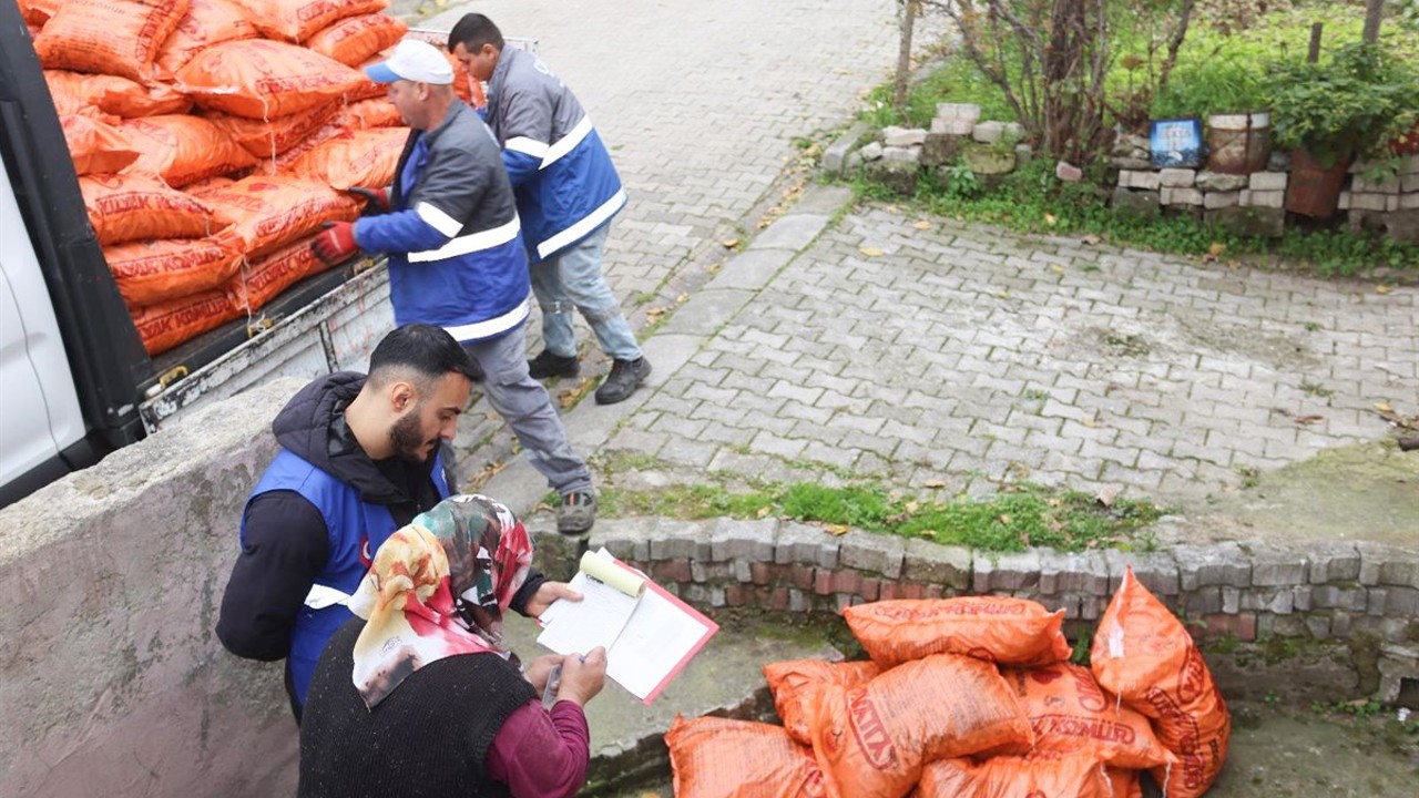 Başkan Sandıkçı: "İlçemizdeki ihtiyaç sahibi ve dar gelirli ailelerimize ısınma desteği sağlayacağız"
