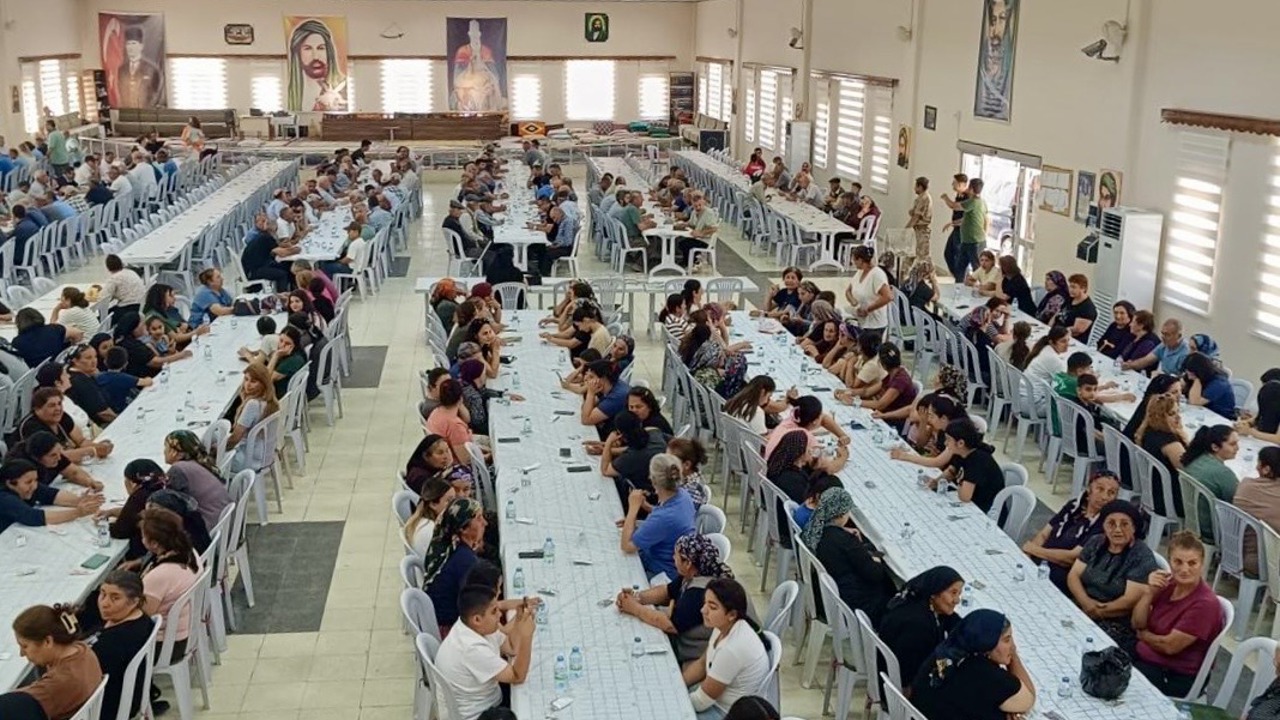 Engüzek Cem ve Kültür Evi’nde Bin Kişilik Aşure Lokması