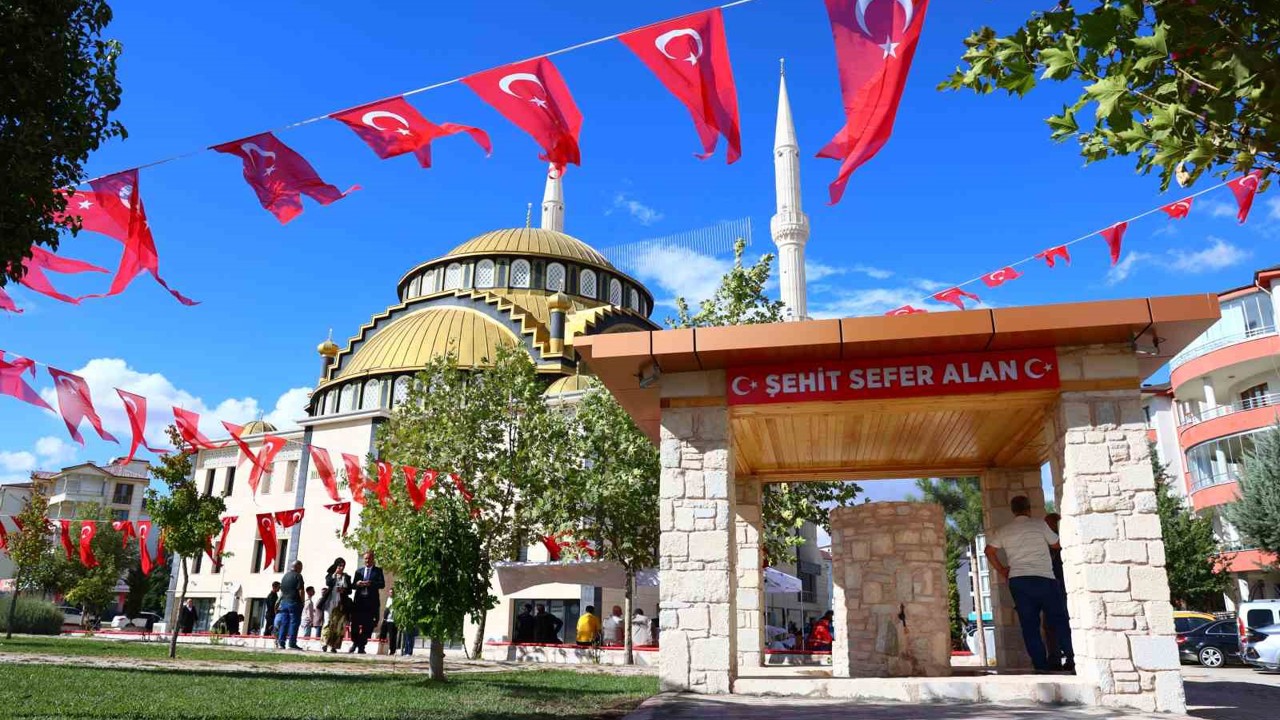 Şehit oğlunun adına 3 bin 700 Kur’an-ı Kerim ve hayrat çeşmesi
