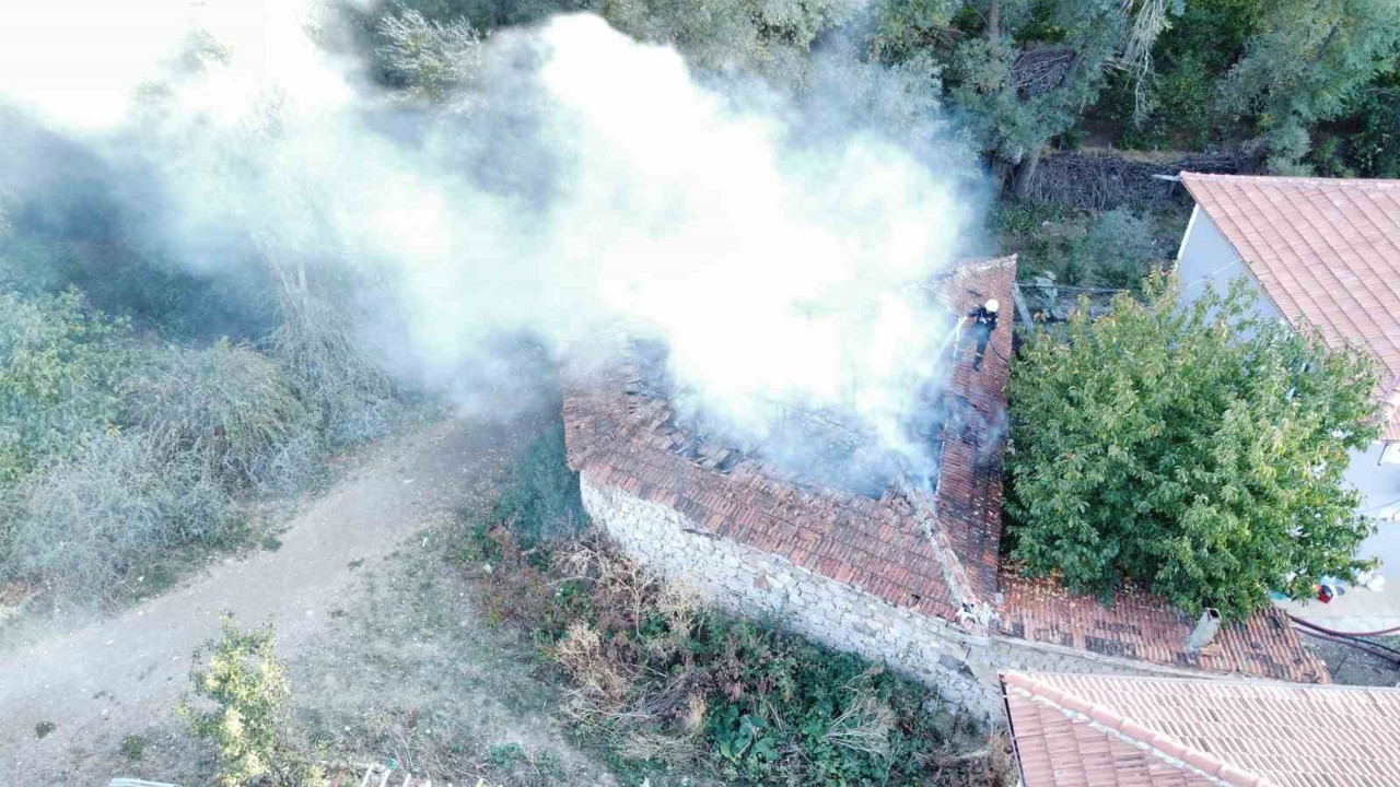 Alevlere teslim olan tandır kullanılmaz hale geldi
