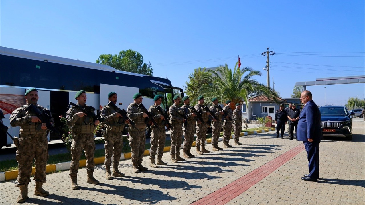 Özel hareket polisleri, dualarla Suriye’ye uğurlandı
