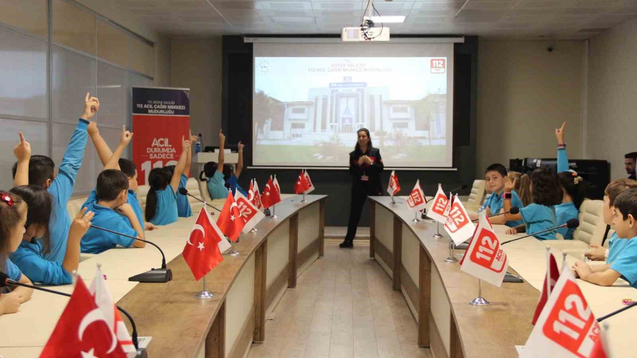 Miniklere "tek acil numara 112" anlatılıyor
