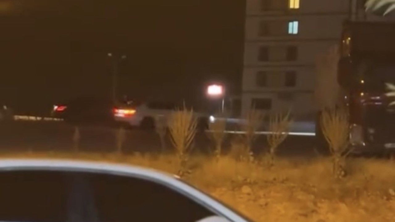 Elazığ’da drift atan araç kameralara yansıdı
