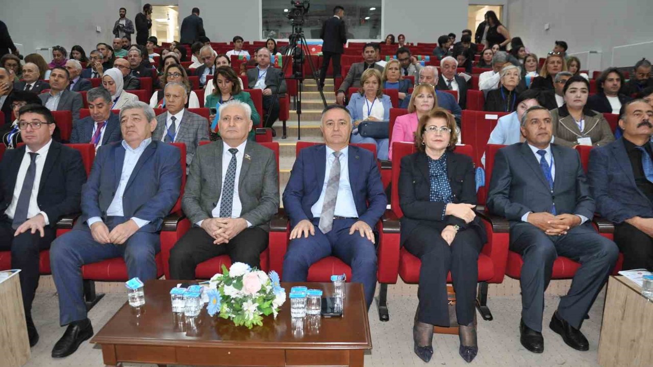 Kars’ta ‘Türk Dünyası’nda Azerbaycan Türkçesi ve Edebiyatı Araştırmaları’ sempozyumu
