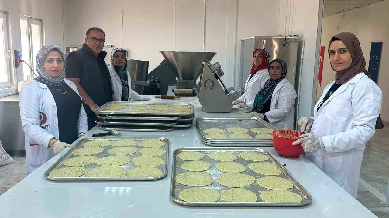 Kadınlar hem kültürlerini yaşatıyor hem de aile ekonomisine katkı sağlıyor
