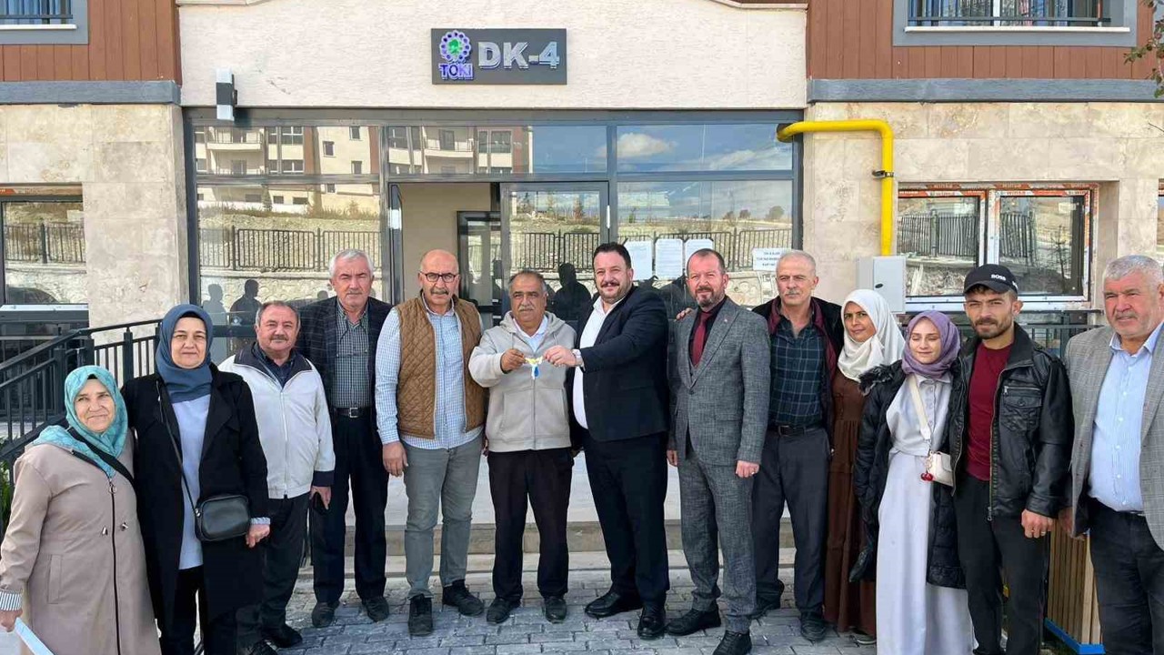 Mihalıççık’ta depreme dayanıklı konutların hak sahiplerine teslimi başladı
