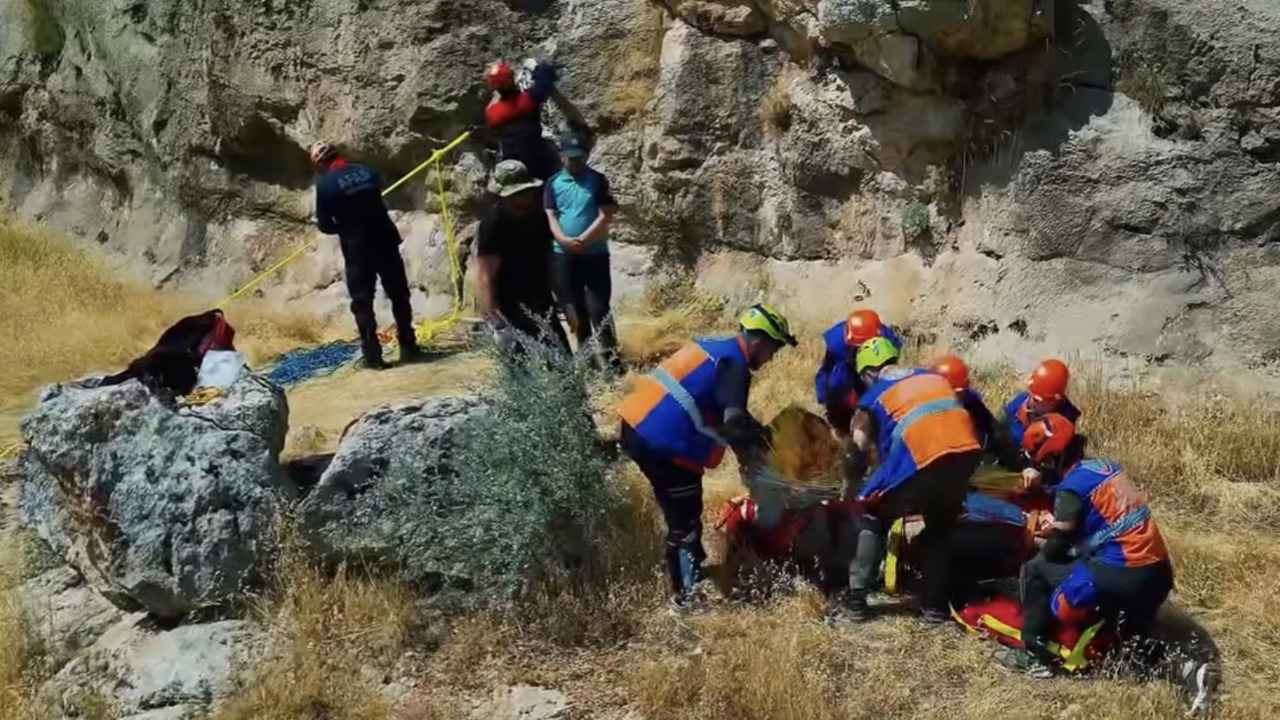 Malatya’da UMKE personeline yönelik düzenlenen eğitim programı, gerçeğini aratma