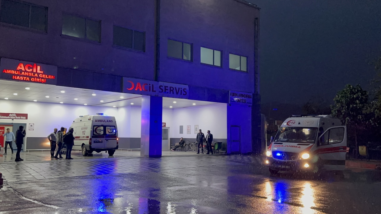 Hekimhan’da Akrabalar Atası Kavga: 1’i Kadın 4 Yaralı
