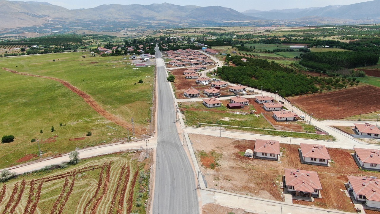 Doğanşehir’de 6,5 Kilometrelik Yol Yenilendi