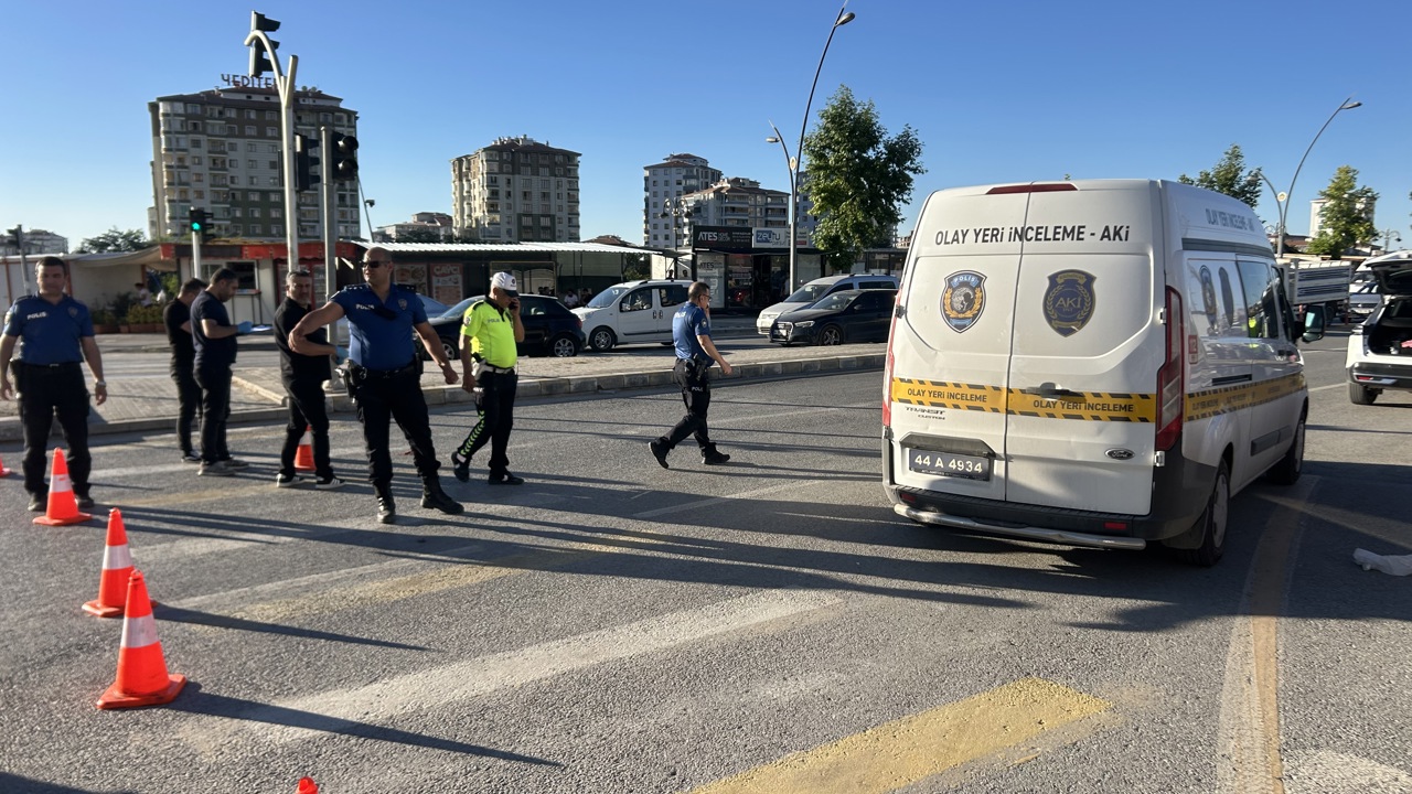 Malatya’da yaya geçidinden karşıya geçmeye çalışan 49 yaşındaki Güler Yavuz, oto