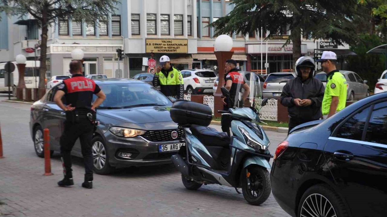 Yalvaç’ta huzur ve güven denetiminde çok sayıda araca ceza kesildi
