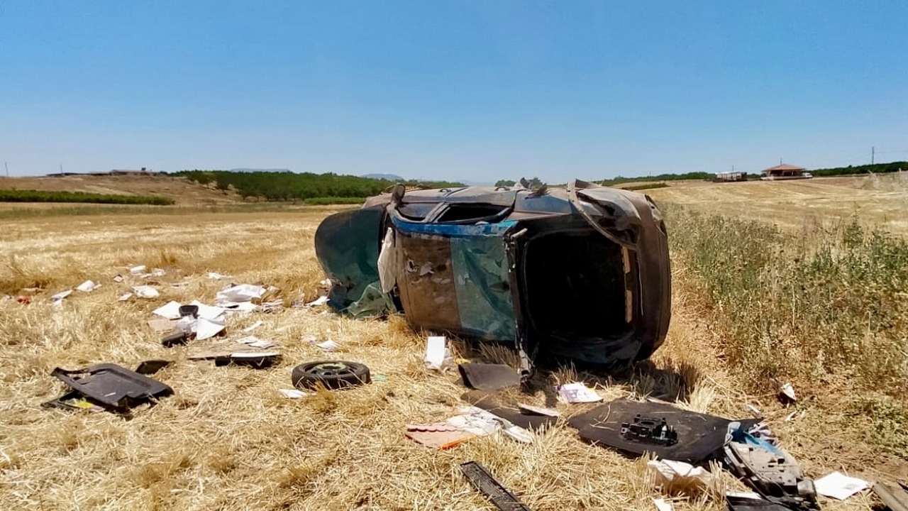 Havaalanı Yolunda Feci Kaza: Otomobil Hurdaya Döndü