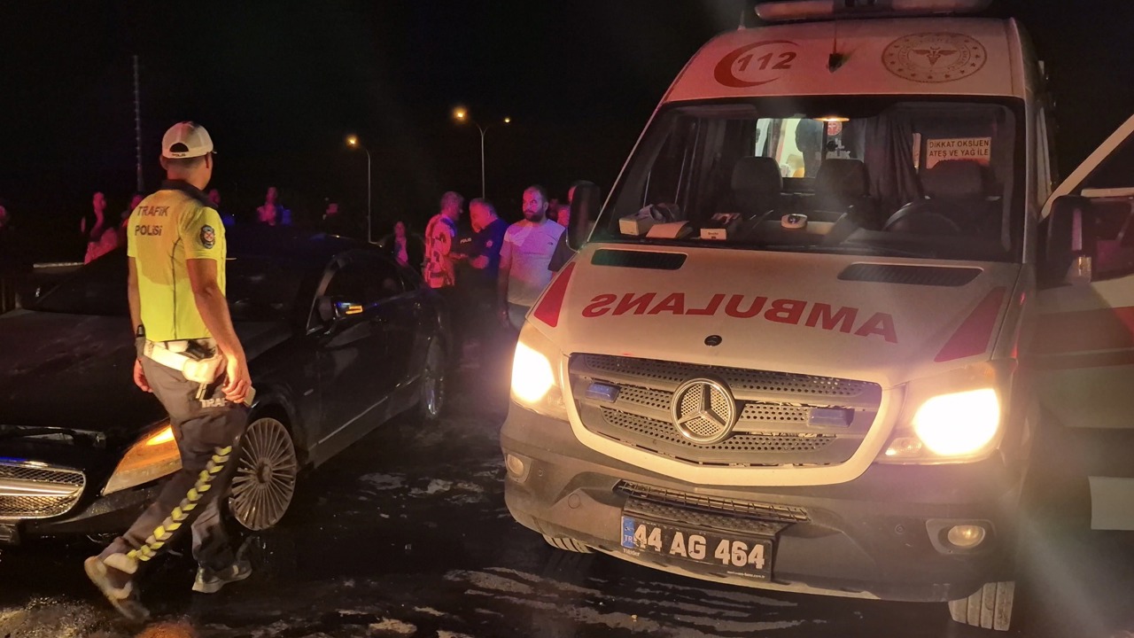 Virajı Alamayan Otomobil Karşı Şeride Geçti: 3 Yaralı