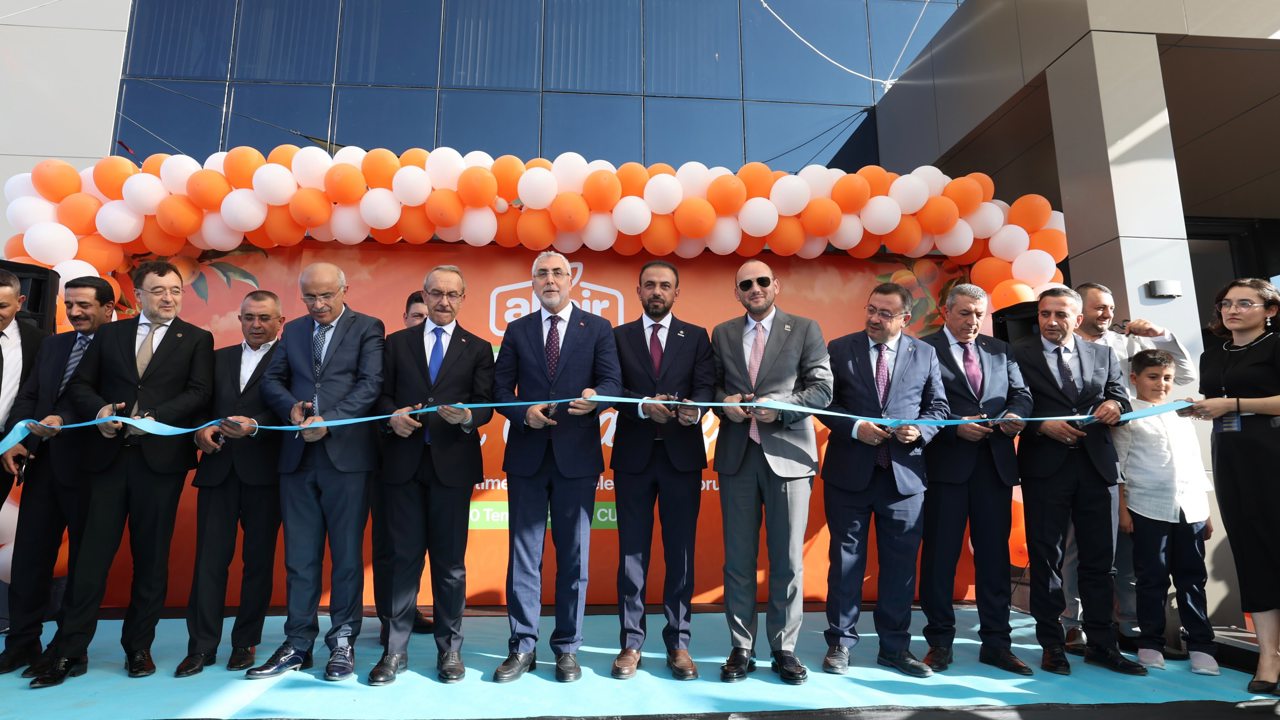 Malatya’da yaklaşık 220 milyon liralık yatırımla kurulan kayısı entegre tesisini