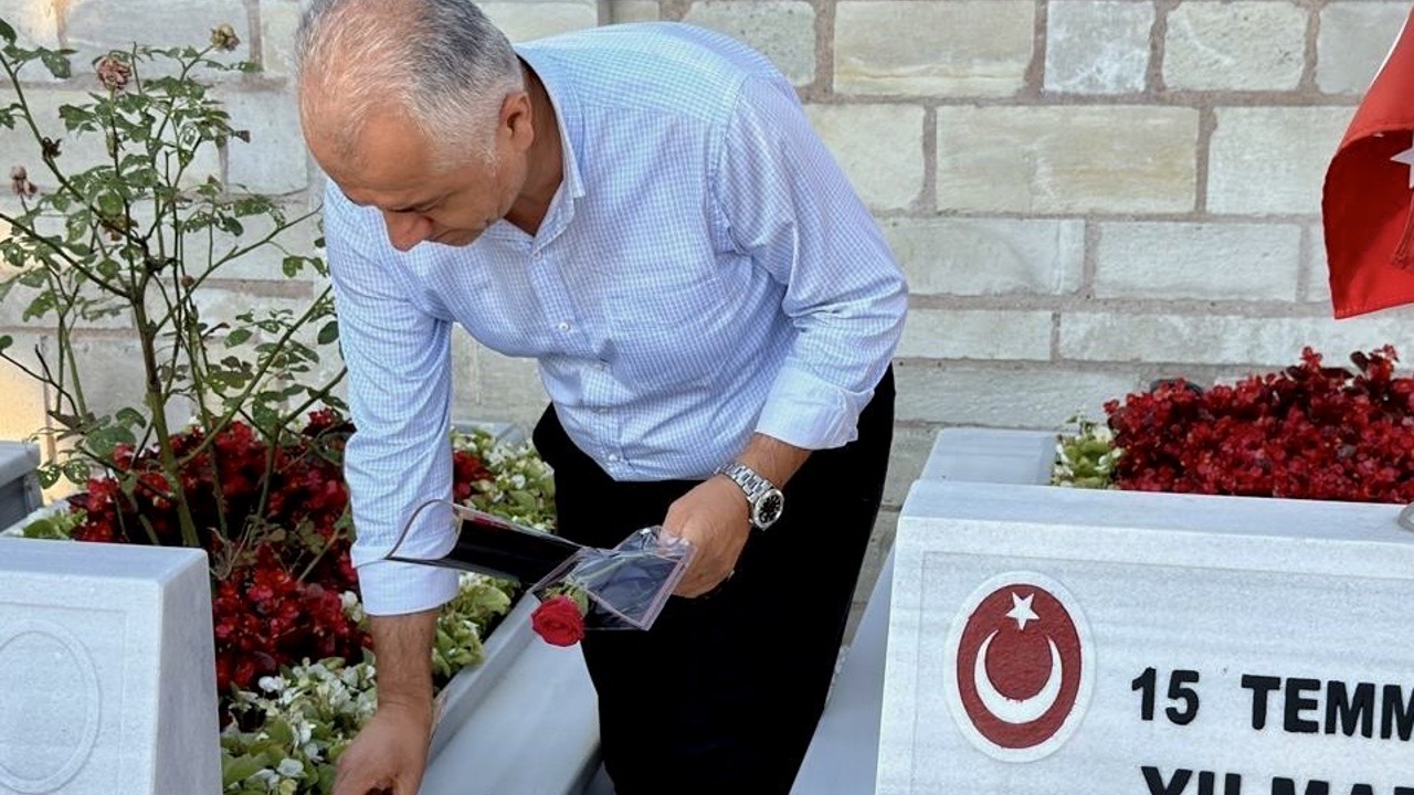 Özköse: “O Gece Türkiye Diz Çökmedi”