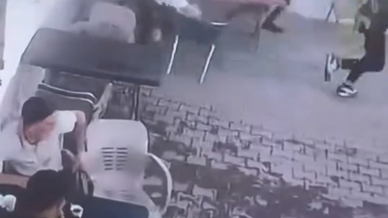 Depremin Şiddeti Güvenlik Kamerasına Yansıdı