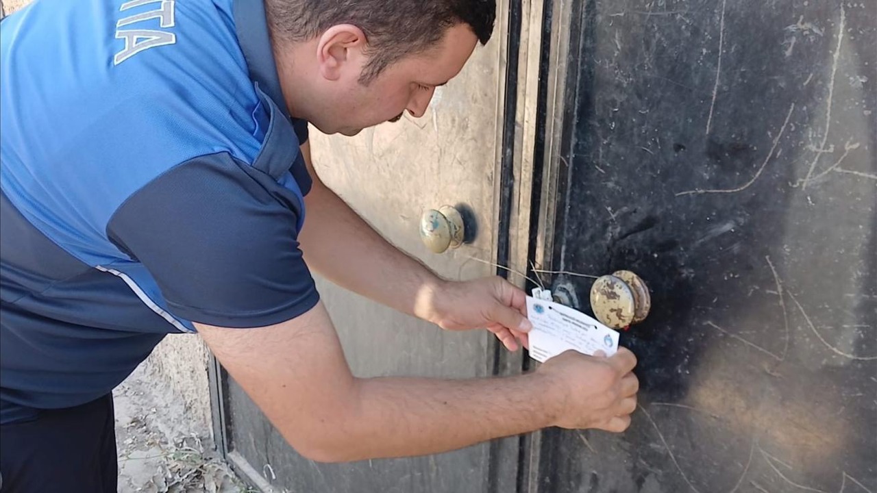 Battalgazi’de Ruhsatsız Iskarta Kayısı Deposu Mühürlendi