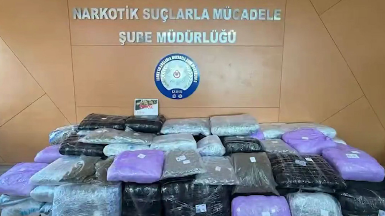 İzmir'de uyuşturucu operasyonu: 371 kilogram skunk ele geçirildi