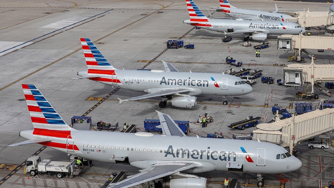 American Airlines, artan yakıt maliyetleri nedeniyle uçuşlarını askıya alıyor