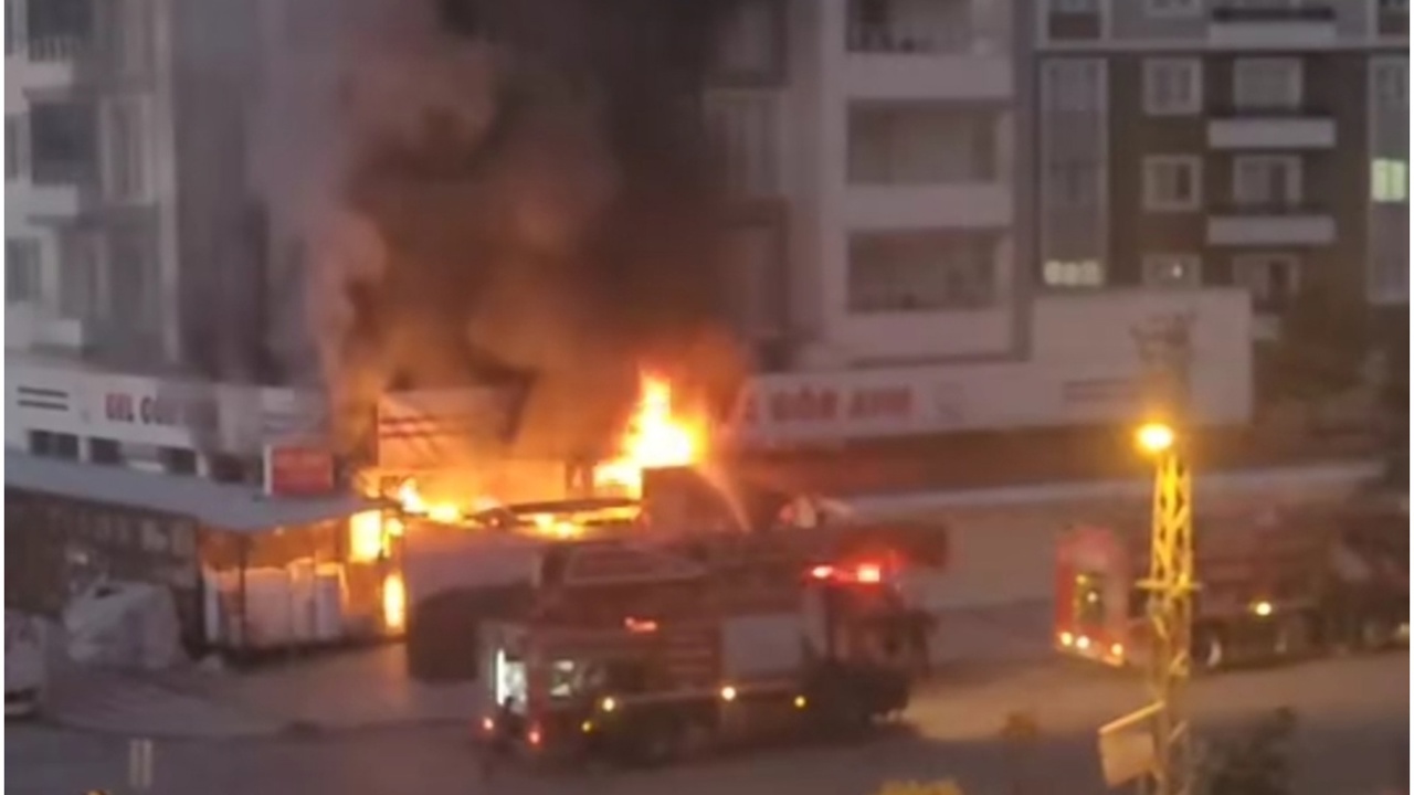 Malatya'da bir AVM'de korkutan yangın