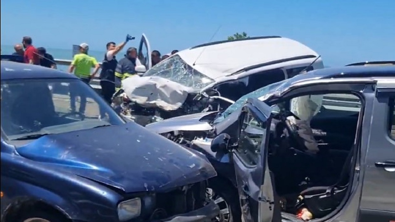 Rize'de zincirleme kaza: 2 ölü, biri ağır 3 yaralı