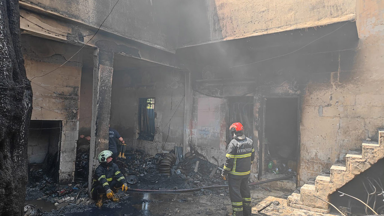 Şanlıurfa'da motosiklet deposunda yangın