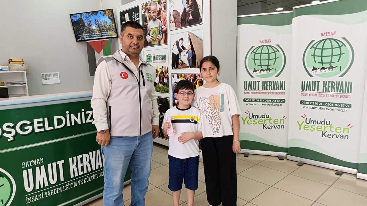 Batmanlı kardeşlerden Gazze'deki çocuklara bayram hediyesi