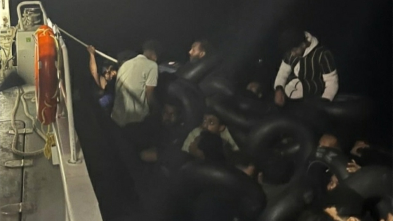 İzmir açıklarında 45 düzensiz göçmen yakalandı