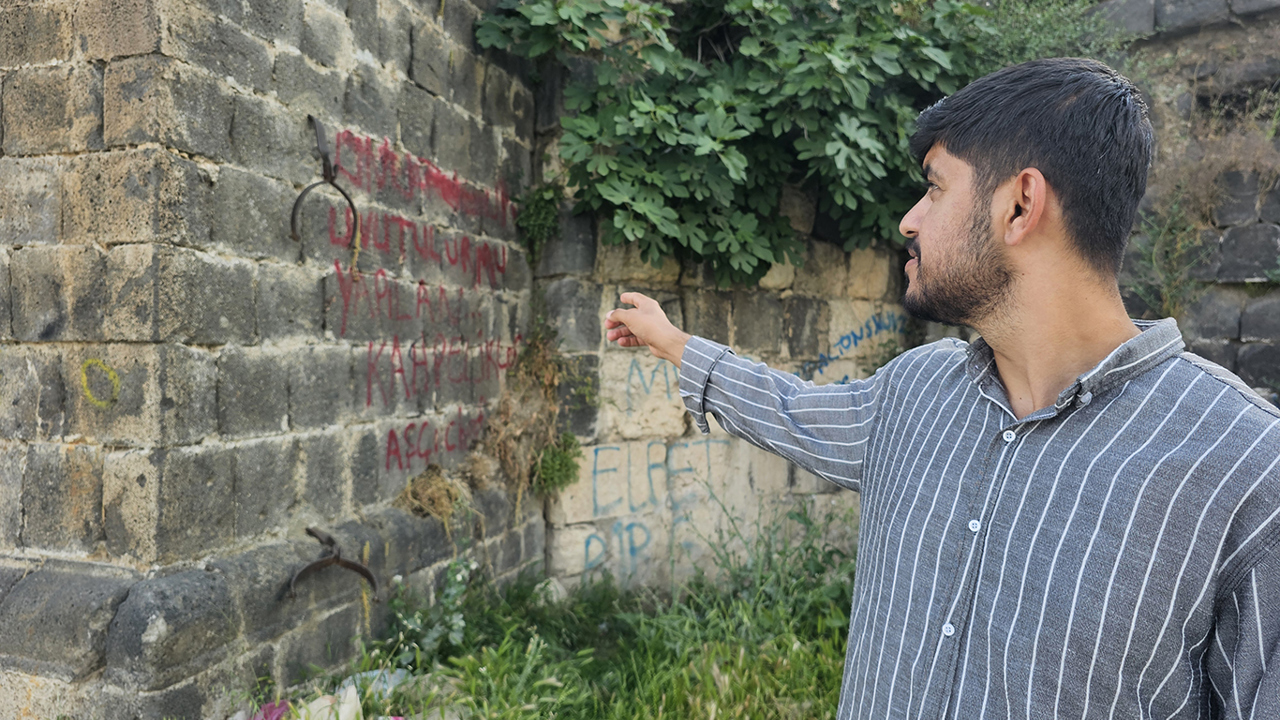 Binlerce yıllık Cizre surlarına sprey boyalı saldırı