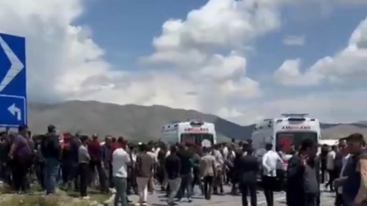 Van’da feci kaza: 4 ölü, 2 yaralı