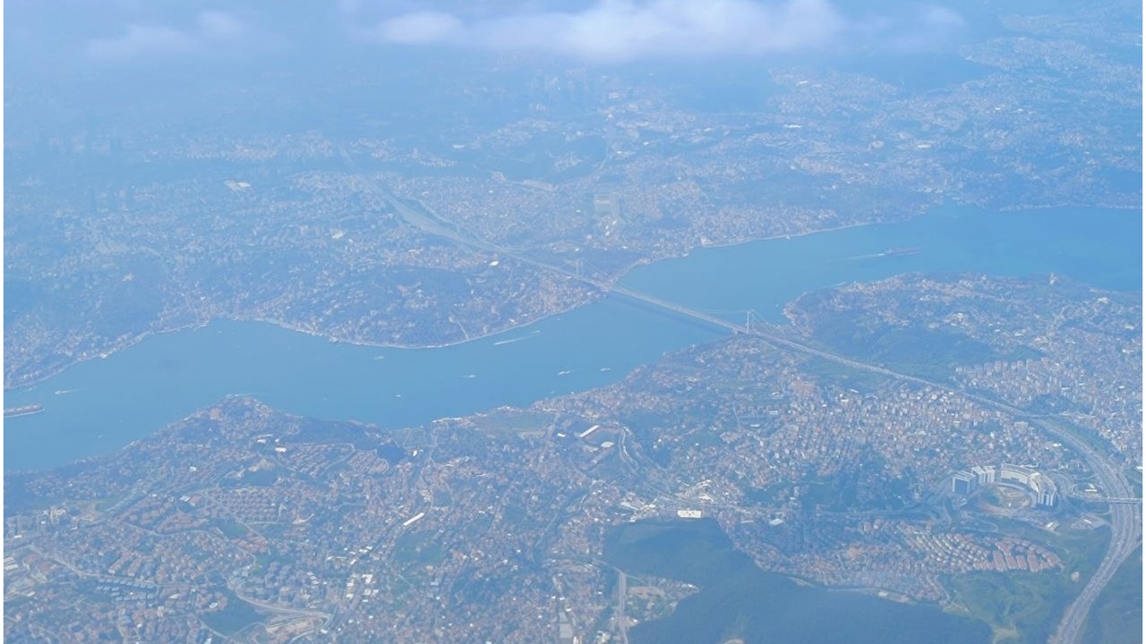 İstanbul Boğazı’nda gemi trafiği amiral kupası yarışı nedeniyle durduruldu