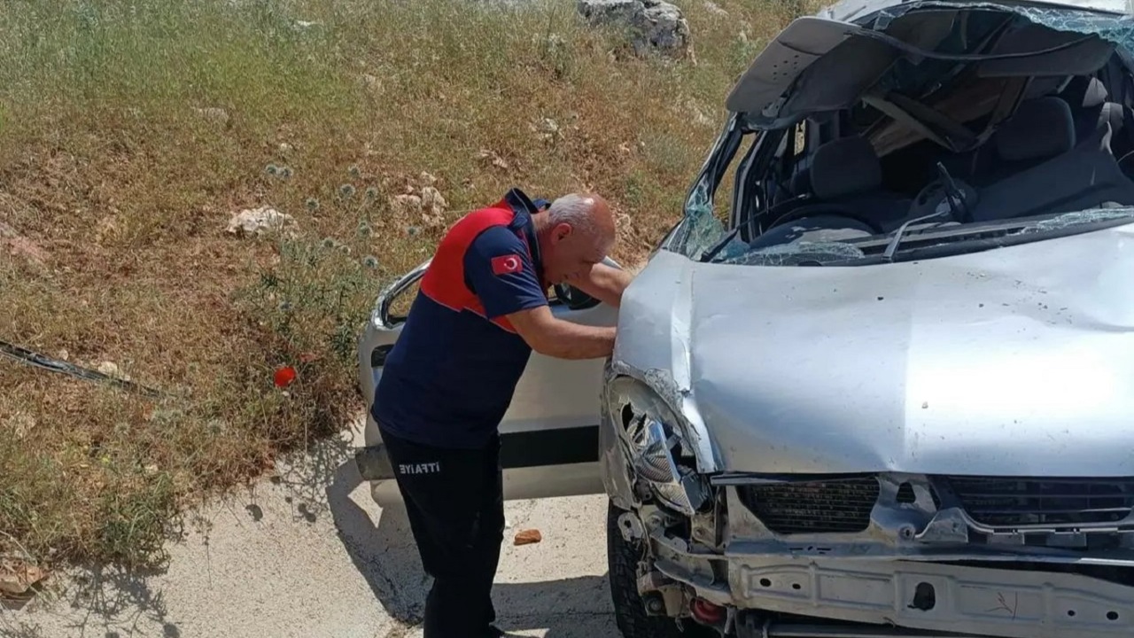 Adıyaman’da araç takla attı: Bir ölü, bir yaralı