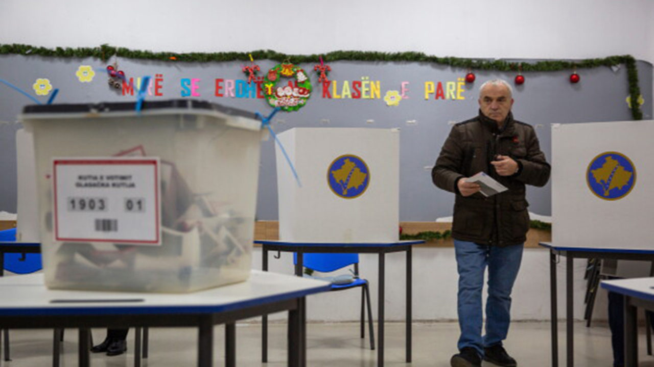 Kosova'da erken seçimlerde oy verme işlemi sürüyor