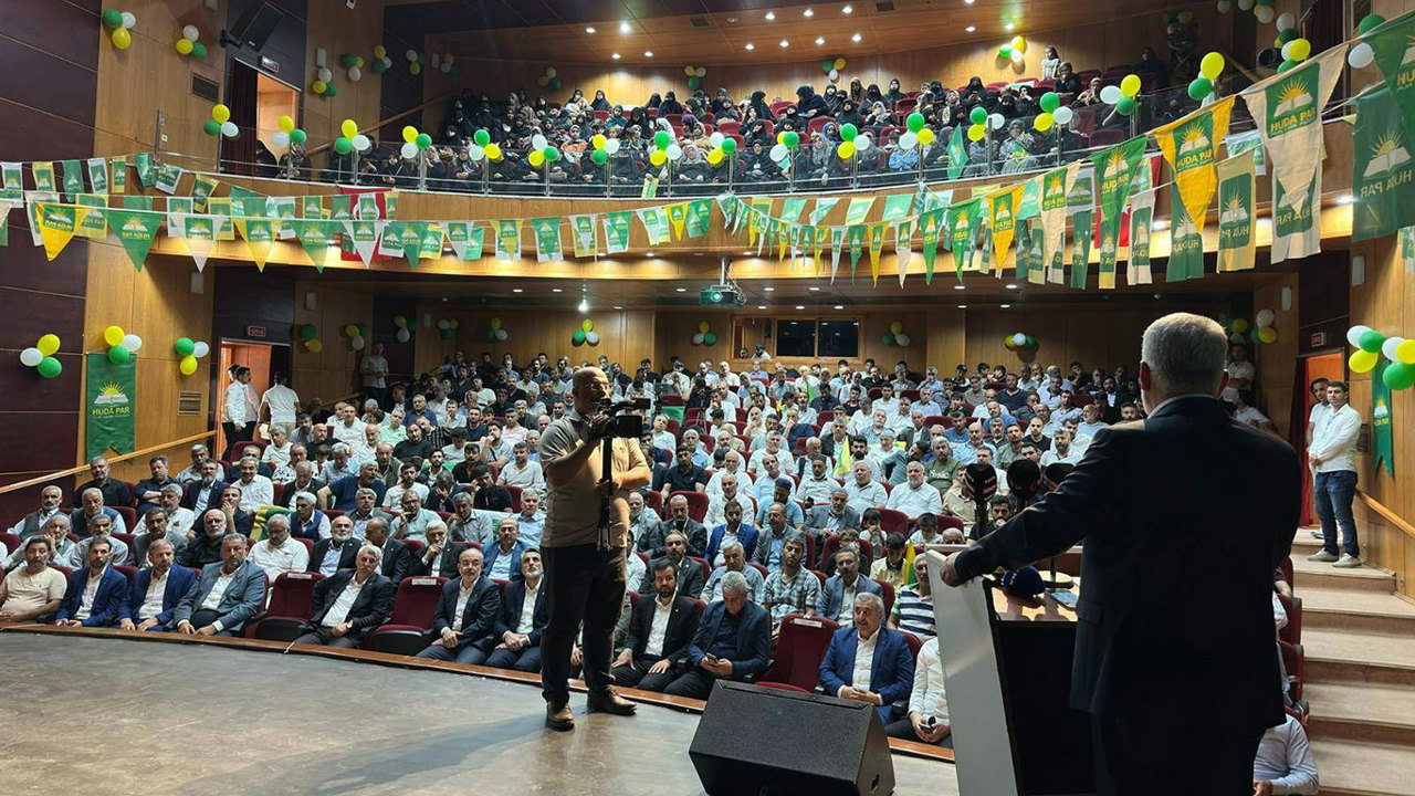 HÜDA PAR Kahta İlçe Başkanlığında bayrak değişimi
