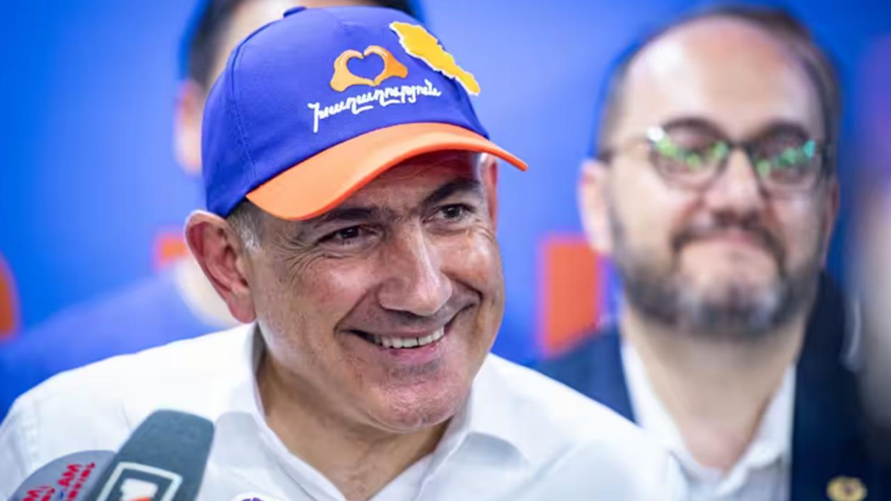 Ermenistan'da oy sayımı sürerken Paşinyan zafer ilan etti