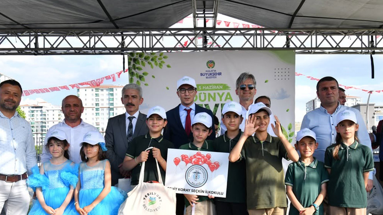 Malatya'da öğrenciler, 48 bin atık pil toplayarak 196 bin metreküp toprağı kurtardılar