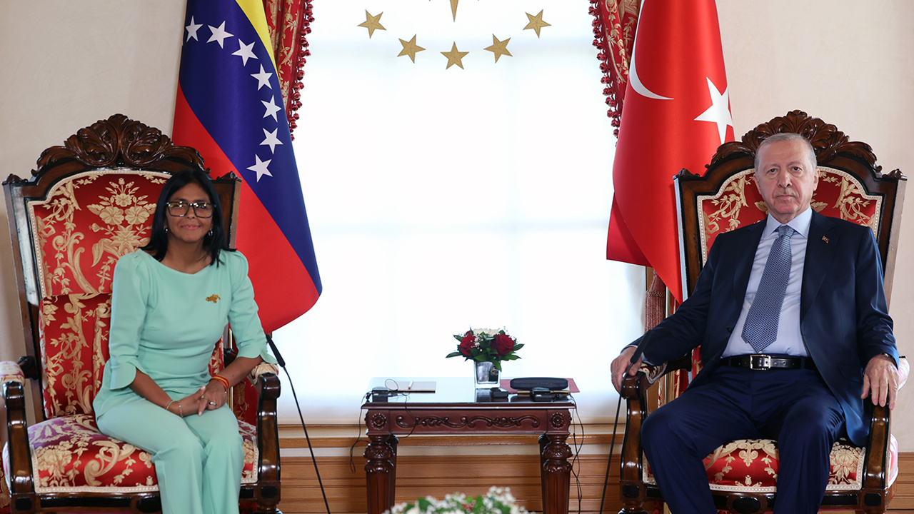 Cumhurbaşkanı Erdoğan, Venezuela Cumhurbaşkanı Vekili Delcy Rodriguez ile görüştü