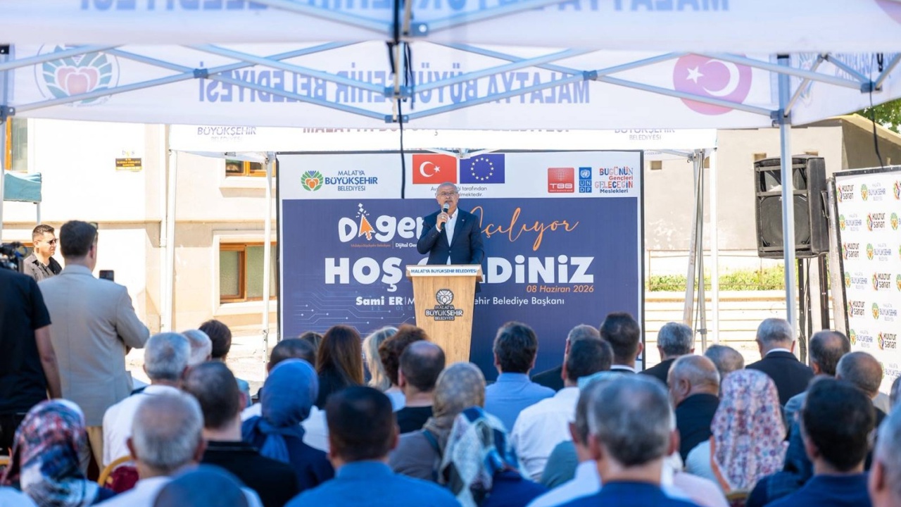 Malatya'da Dijital Gençlik Merkezi hizmete açıldı