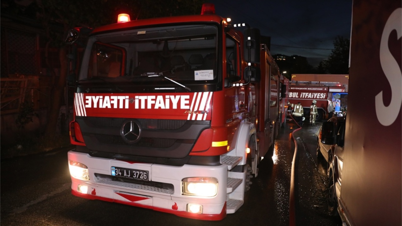 İstanbul'da tek katlı iş yerinde çıkan yangın söndürüldü