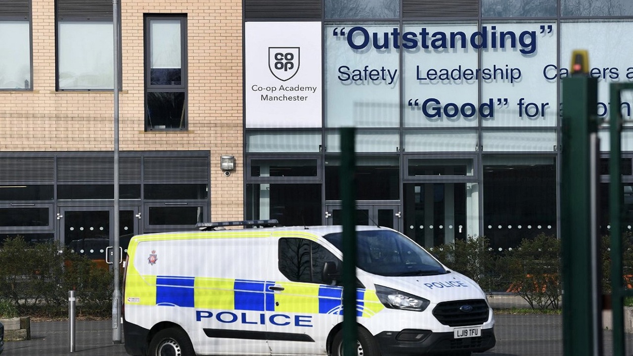 Manchester'da lisede dehşet: Öğrenci 3 kişiyi bıçakladı