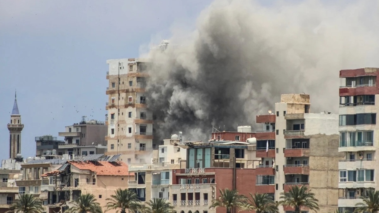 İşgal rejimi, Lübnan'ın güneyindeki Sur kentine hava saldırılarına başladı