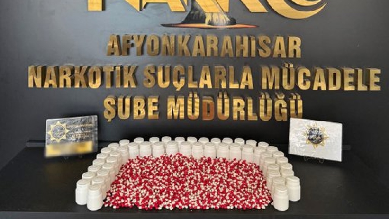 Afyonkarahisar'da 2 bin sentetik ecza hapı ele geçirildi: 3 tutuklama