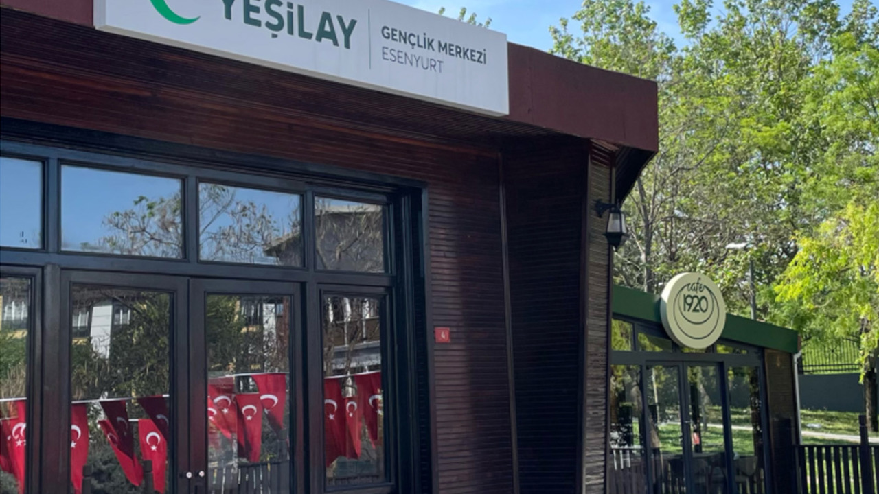 Esenyurt'ta Yeşilay Gençlik Merkezi hizmete açıldı